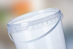 Пластиковые ведра с крышкой и ручкой